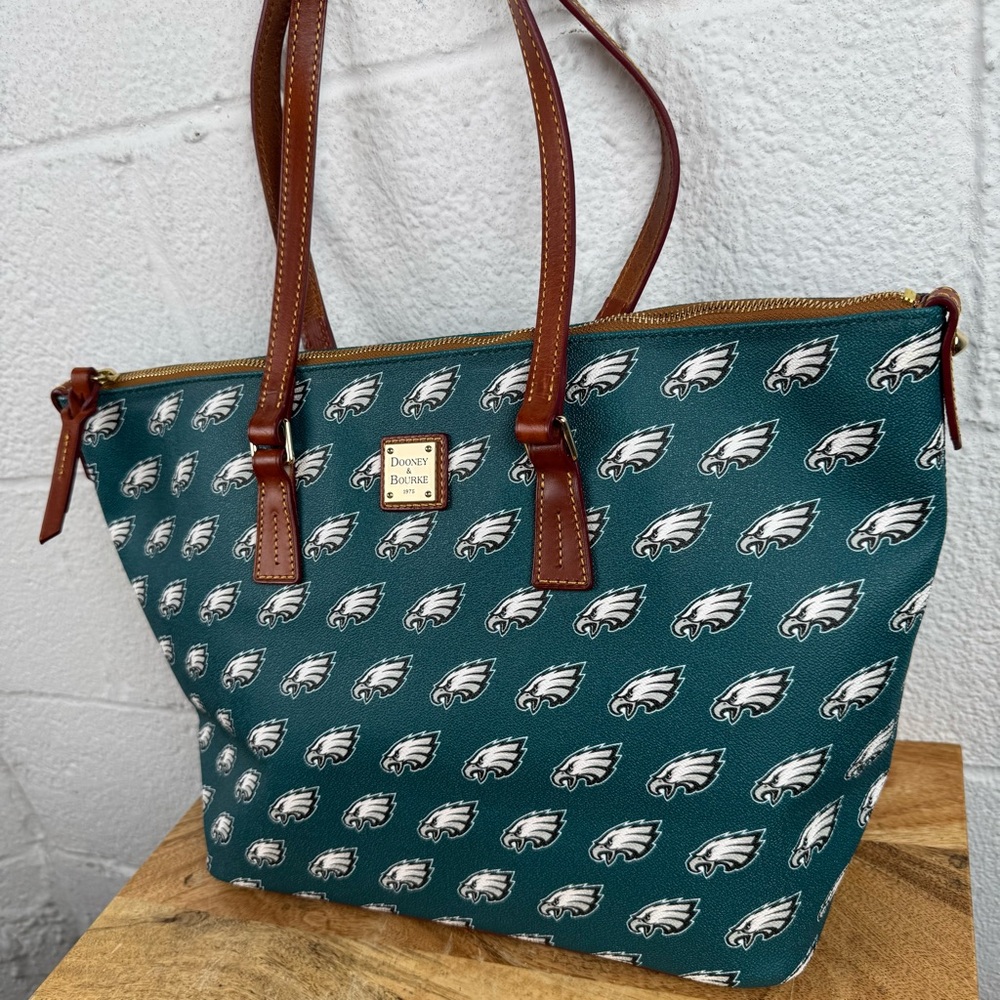 Dooney & Bourke NFL Philadelphia Eagles Large Zip Tote Bag Green Logo Print - Picture 3 of 13